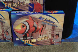 Air Swimmer充氣玩具 尼莫鯊魚都到家裡來開趴踢了 Air Swimmer充氣玩具 尼莫鯊魚都到家裡來開趴踢了