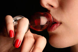 隨身攜帶酒杯?!嗜酒如命的人生… 隨身攜帶酒杯?!嗜酒如命的人生…