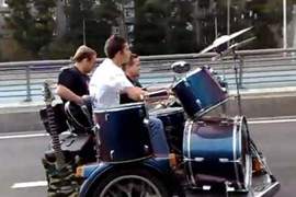 高速公路上的搖滾樂團♪ LET`s ROCK~ 高速公路上的搖滾樂團♪ LET`s ROCK~