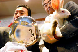 日本《生肖交接儀式》新年生肖也要更新才行! 日本《生肖交接儀式》新年生肖也要更新才行!