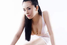 周潤發的乾女兒 孟茜 袒胸露乳是自信 周潤發的乾女兒 孟茜 袒胸露乳是自信