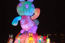 2011台北燈節開始 貝比主燈轉轉轉好可愛>< 2011台北燈節開始 貝比主燈轉轉轉好可愛><