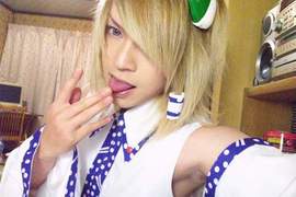 會變裝的型男竟然是......エロ漫畫家?! 會變裝的型男竟然是......エロ漫畫家?!