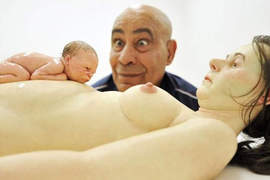 真人假人傻傻分不清楚! Ron Mueck 超現實人體雕塑 真人假人傻傻分不清楚! Ron Mueck 超現實人體雕塑