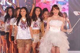 LENA女神婚紗走秀看得好想把她帶回家 LENA女神婚紗走秀看得好想把她帶回家