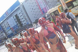 人體模型大量出現東京街頭!你你你...你們學貞子(指)wwww 人體模型大量出現東京街頭!你你你...你們學貞子(指)wwww