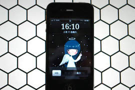 有看過iPhone 4S 吃起「安卓」冰淇淋嗎? 有看過iPhone 4S 吃起「安卓」冰淇淋嗎?