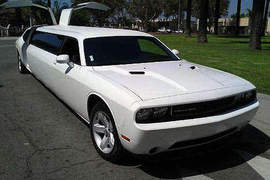 加長型《Dodge Challenger》這回連翅膀都長出來了~(誤) 加長型《Dodge Challenger》這回連翅膀都長出來了~(誤)