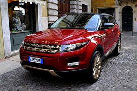 Land Rover Evoque香檳特別版~可以開到哪喝到哪嗎?(誤) Land Rover Evoque香檳特別版~可以開到哪喝到哪嗎?(誤)