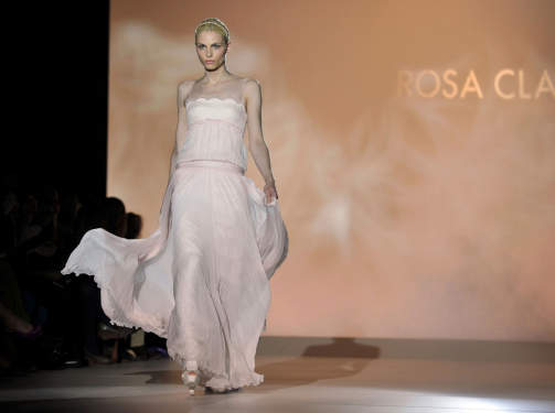 男模穿婚紗 比女人還美的《安德列佩伊奇》