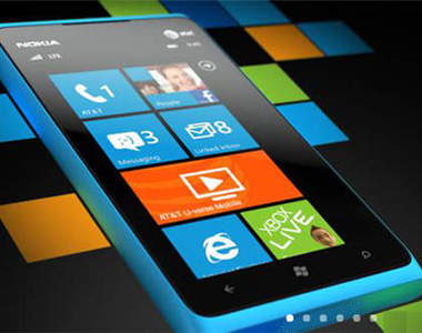 挑戰神器3310? Nokia 《Lumia 900》祭出最硬鐵頭功! 挑戰神器3310? Nokia 《Lumia 900》祭出最硬鐵頭功!