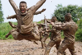 直擊!武警特戰精兵的訓練過程 直擊!武警特戰精兵的訓練過程