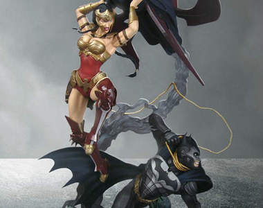 《Injustice: Gods Among Us》神力女超人槓上蝙蝠俠 雕像限定版太帥了 《Injustice: Gods Among Us》神力女超人槓上蝙蝠俠 雕像限定版太帥了