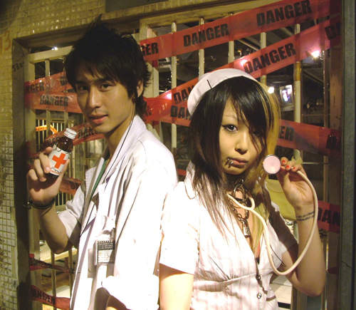 《監獄醫院餐廳》銬上手銬準備入院囉！（小跳步）