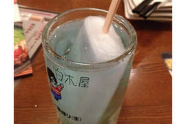 日本居酒屋出現插入整支冰棒的飲料!這...到底是什麼!? 日本居酒屋出現插入整支冰棒的飲料!這...到底是什麼!?