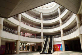 《新華南MALL》有東莞鬼Mall之稱的世界第二大購物中心 《新華南MALL》有東莞鬼Mall之稱的世界第二大購物中心
