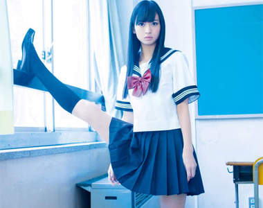 I字腿美少女 那奈 第一本寫真集腳翹高高發售中 I字腿美少女 那奈 第一本寫真集腳翹高高發售中