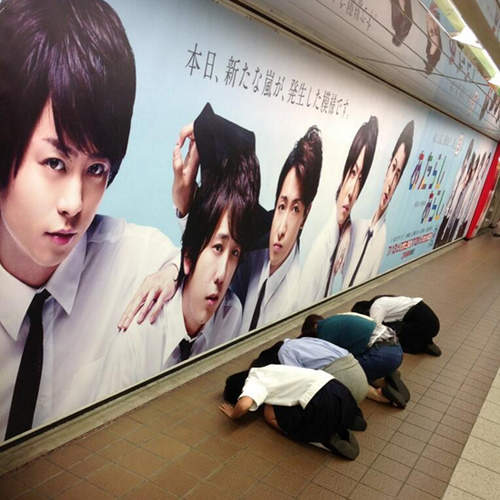 新興宗教出現日本車站～有拜有保佑喔～（大誤）