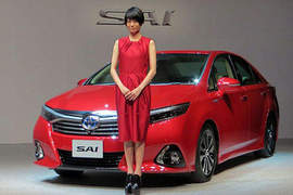 真木陽子站台《Toyota SAI》小改款後有了大人の武器? 真木陽子站台《Toyota SAI》小改款後有了大人の武器?