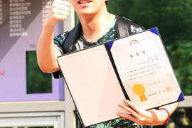 Super Junior希澈退伍 說好的低調呢XDDD Super Junior希澈退伍 說好的低調呢XDDD