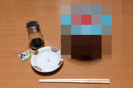 《自製迴轉壽司》這..這明明是旋轉壽司啊啊....XDD 《自製迴轉壽司》這..這明明是旋轉壽司啊啊....XDD