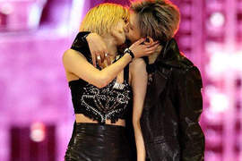 《2013 MAMA》得獎特輯 泫雅、賢勝又 親 了>///< 《2013 MAMA》得獎特輯 泫雅、賢勝又 親 了>///<
