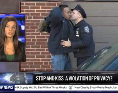 NYPD新政策《可疑就親一個♥》你覺得這有可能嗎(翻桌) NYPD新政策《可疑就親一個♥》你覺得這有可能嗎(翻桌)