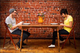網漫《路人倒下時大家的反應》怎麼通通都是...? 網漫《路人倒下時大家的反應》怎麼通通都是...?