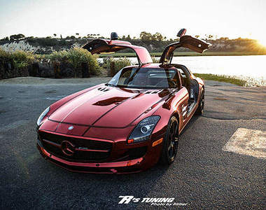 鋼鐵人版《賓士SLS AMG》東尼史塔克換新車車了? 鋼鐵人版《賓士SLS AMG》東尼史塔克換新車車了?