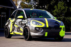 小飛俠Rossi特製《Opel Adam》世界冠軍級的藝術? 小飛俠Rossi特製《Opel Adam》世界冠軍級的藝術?