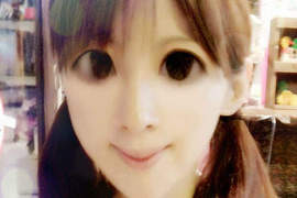 《美圖秀秀APP》一指神功變成大眼美女 《美圖秀秀APP》一指神功變成大眼美女
