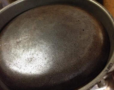藝術品級的《燒焦鬆餅》能夠和鍋底融為一體也是一種奇蹟啊wwww 藝術品級的《燒焦鬆餅》能夠和鍋底融為一體也是一種奇蹟啊wwww