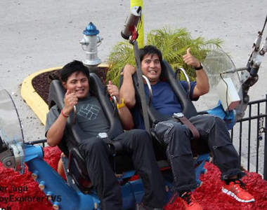 火速飛天(Sling Shot)人們被高速拋向天空的驚悚表情 火速飛天(Sling Shot)人們被高速拋向天空的驚悚表情