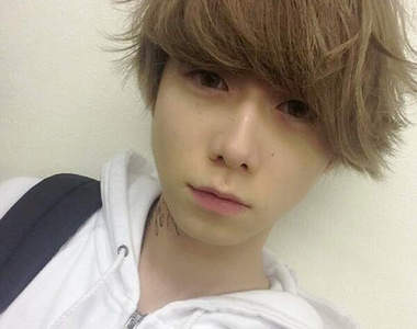 17歲美男店員《塩浦仁人》還是個受受的可愛主唱♥ 17歲美男店員《塩浦仁人》還是個受受的可愛主唱♥