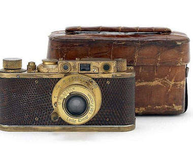 超稀有《金色Leica Luxus II》 身價破千萬的徠卡古董相機 超稀有《金色Leica Luxus II》 身價破千萬的徠卡古董相機
