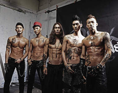 名模猛男團體Darkmans 就是要脫給你看>////< 名模猛男團體Darkmans 就是要脫給你看>////<