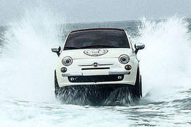 乘風破浪《Fiat 500》這到底是車車還是船船呢? 乘風破浪《Fiat 500》這到底是車車還是船船呢?