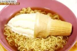 《泡麵+冰淇淋》吃法 原來還可以加光明燈喔~(誤) 《泡麵+冰淇淋》吃法 原來還可以加光明燈喔~(誤)