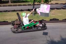 《高科技真實版瑪莉歐賽車》真的會滑一蕉~ 《高科技真實版瑪莉歐賽車》真的會滑一蕉~