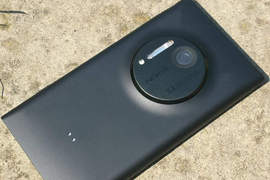 Nokia Lumia EOS最新鏡頭影片曝光 媽呀!好大一顆眼睛阿wwww Nokia Lumia EOS最新鏡頭影片曝光 媽呀!好大一顆眼睛阿wwww