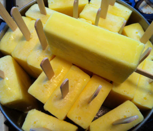 期間限定《玉米濃湯浴》會丟真的玉米濃湯冰棒下去喔～