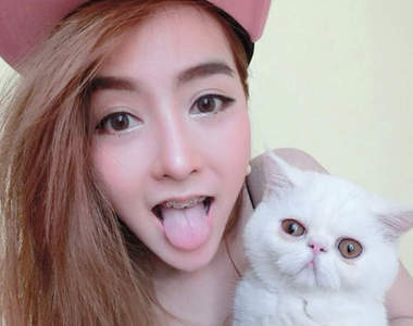Shertin Masomboon 泰國正妹與她的可愛扁臉貓 Shertin Masomboon 泰國正妹與她的可愛扁臉貓