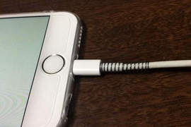 《iPhone 6充電線脫落防止法》日本推友的妙招 《iPhone 6充電線脫落防止法》日本推友的妙招