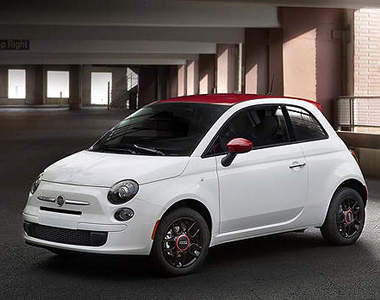 一次兩輛《Fiat 500特別版》邁阿密車展現身 一次兩輛《Fiat 500特別版》邁阿密車展現身