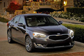 2015年式《Kia Cadenza》裡裡外外新鮮升級 2015年式《Kia Cadenza》裡裡外外新鮮升級