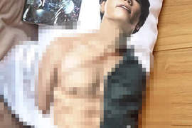 可以脫光光的《GACKT抱枕》如果連下半身也能脫那就更好惹ww 可以脫光光的《GACKT抱枕》如果連下半身也能脫那就更好惹ww