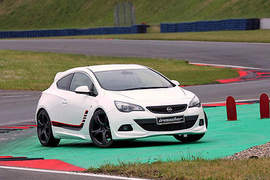 限量版《Opel Astra GTC》看看Irmscher巧手改 限量版《Opel Astra GTC》看看Irmscher巧手改