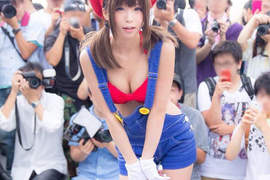 C86《搞怪COSPLAY大全集》扮得越不像反而越有人氣~~? C86《搞怪COSPLAY大全集》扮得越不像反而越有人氣~~?
