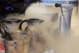 《液態氮冰淇淋》這裡是冰淇淋店還是實驗室啊?! 《液態氮冰淇淋》這裡是冰淇淋店還是實驗室啊?!
