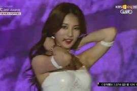 Miss A《秀智曝光事故》?一個不小心胸前就...(//▽//) Miss A《秀智曝光事故》?一個不小心胸前就...(//▽//)